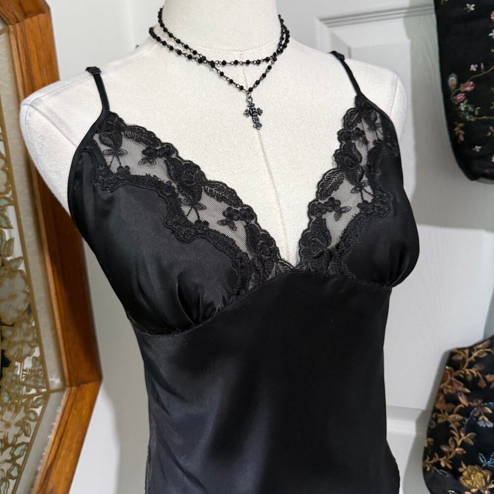 VTG Y2K Victoria's Secret Black Satin Floral Lace Trim Cropped Mini Cami Top M - Picture 2 of 8